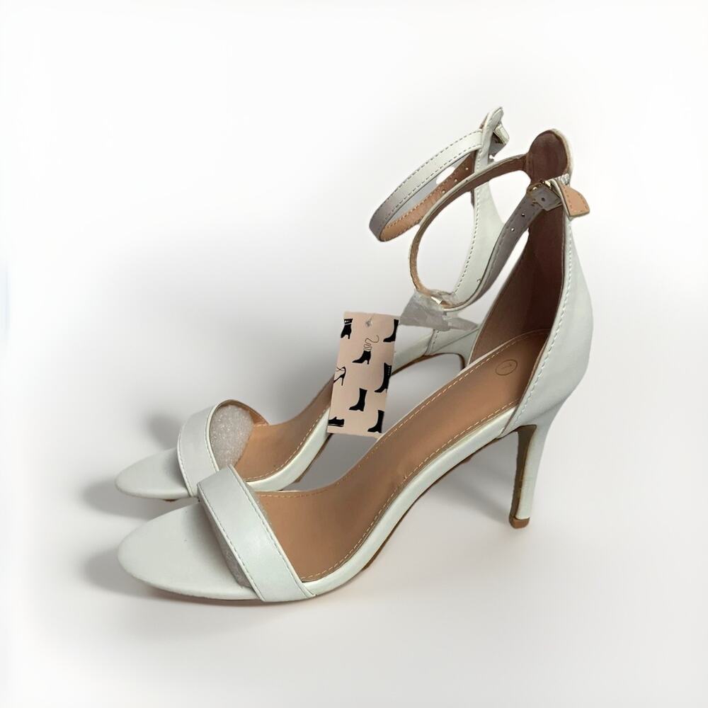 New In Box Qonetic Women’s White Stilettos Wedding Pump Heels Size 7 NIB